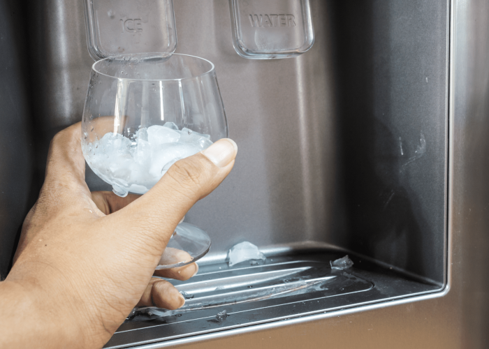 how-does-a-refrigerator-ice-maker-work